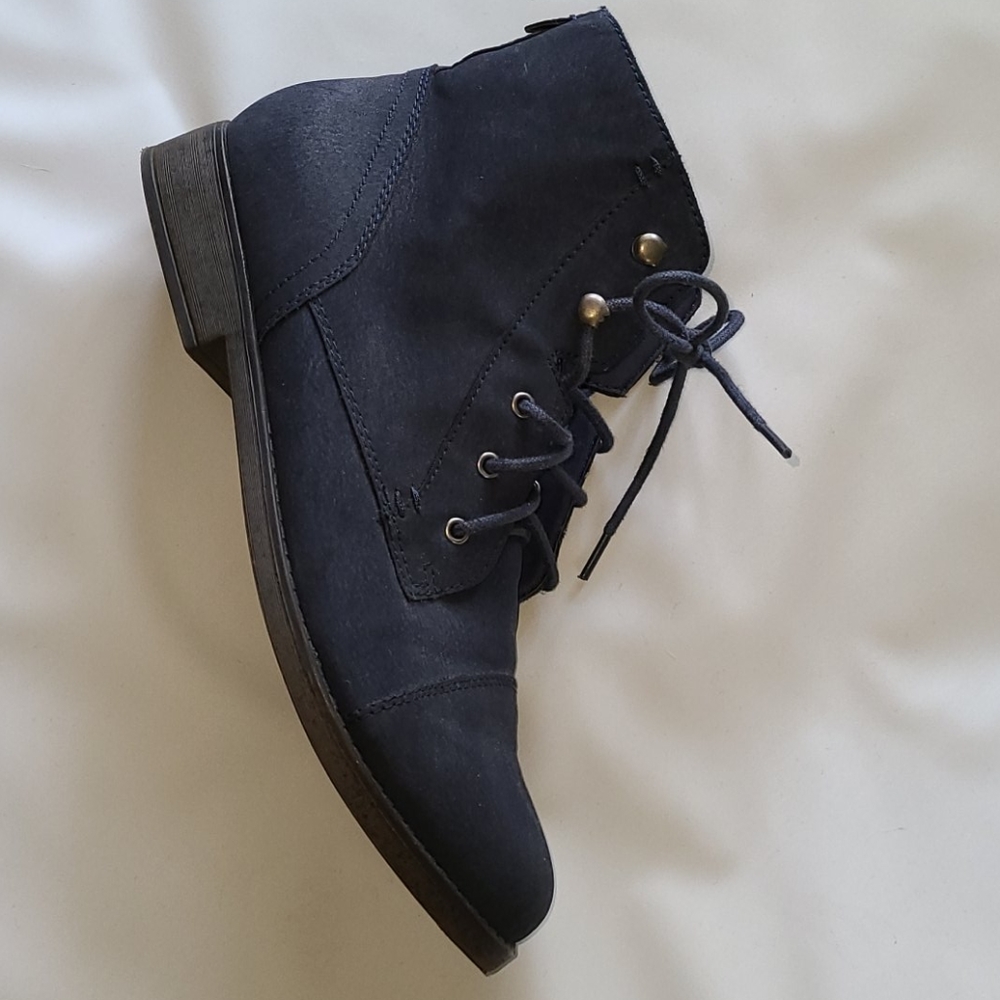 Steve madden navy lace up boots